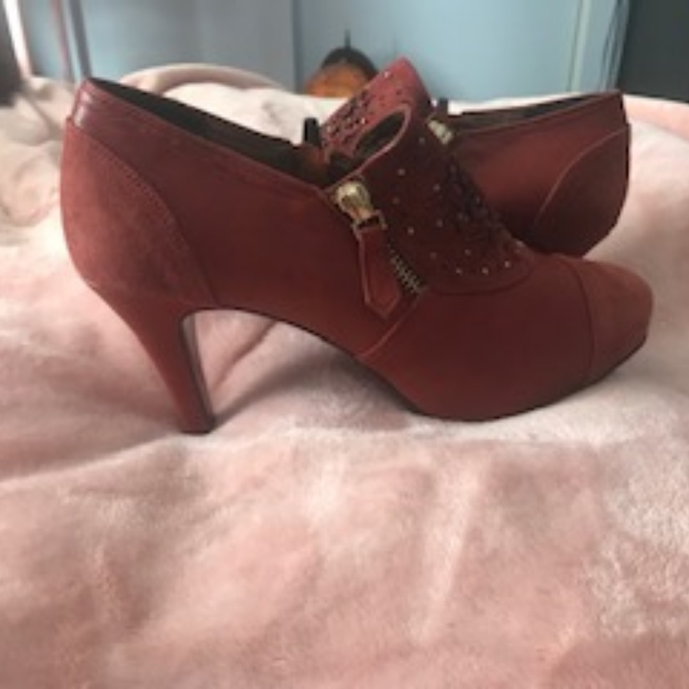 red high heals
